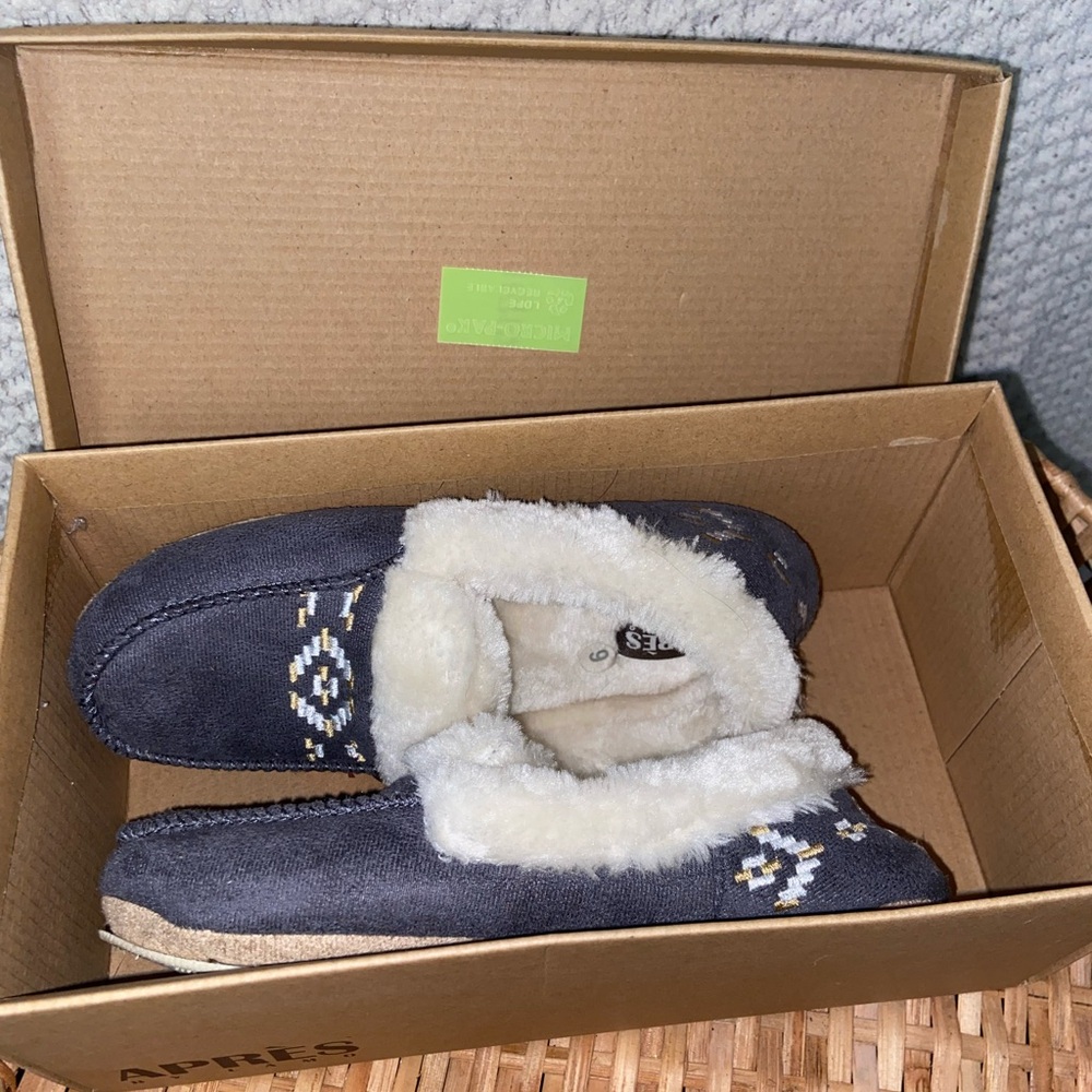 Aprés by Lamo Yasmin Charcoal Faux Fur Moccasins NEW IN BOX - Picture 7 of 9